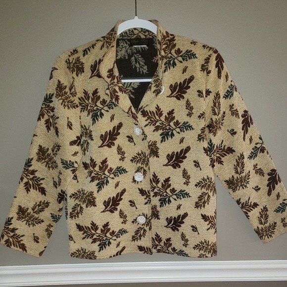 Beautiful Soft Tapestry Long Sleeve Jacket. Size Small. - Picture 3 of 5
